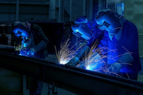 Anatomia do lucro na Metalurgia: Como um ERP especialista molda a eficiência na indústria