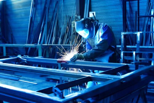 Controle fino da metalurgia: Terceirização e ferramentais com um ERP