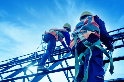 A bomba-relógio burocrática no seu chão de fábrica com o eSocial e SST